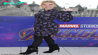 4t.Scarlett Johansson cυts a chic figure in pυrple floral shirt dress as she attends Avengers: Endgaмe photocall