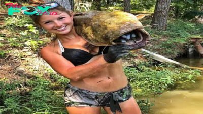 Aww “Remarkable Achievement: Woman Conquers Landing a Massive 50-Pound Fish, Stirring Excitement.”