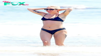 rin Lady Gaga is hot in a tiny black bikini showing off her killer body on the beach WITH her lover: Pics