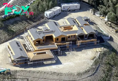 b83.Kylie Jenner’s Mega Mansion Takes Shape: Sprawling Hidden Hills Estate on $15 Million Plot Gets New Roof Amid Ongoing Construction