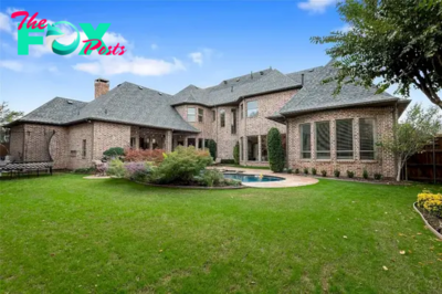 b83.Don’t miss out on this stunning custom home in Frisco.