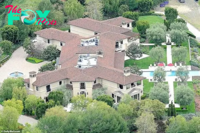B83.Meghan and Harry’s residence in an $18 million Beverly Hills mansion owned by Hollywood mogul Tyler Perry, facilitated through a mutual connection with Oprah, captures attention, highlighting the couple’s transition to Hollywood and their high-profile connections within the industry.