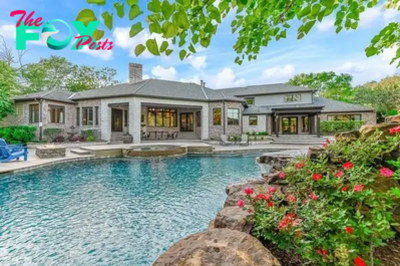 b83.Luxurious custom estate set on over 3 acres in Katy, Texas, listed for $2.85 million.