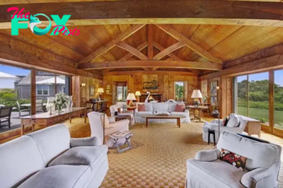 B83.Diane Sawyer’s Martha’s Vineyard residence was sold for nearly the asking price of $24 million.