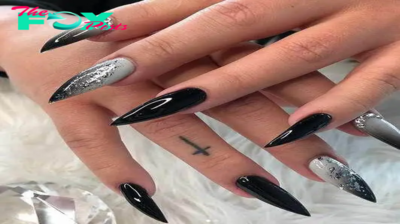 b83.17 Gorgeous Short Black Nail Designs That Ladies Will Be Trying in 2023 for a Chic and Elegant Look