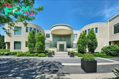 B83.Michael Jordan’s Legendary Residence Remains Unsold After 12 Years on the Market