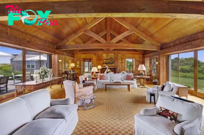 B83.Diane Sawyer’s Martha’s Vineyard residence was sold for nearly its asking price of $24 million.