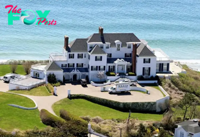 B83.Explore Taylor Swift’s historic estate in Rhode Island.