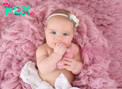 ”Mom shares lovely moments and countless super cute expressions of her baby during the one-year anniversary of her birth, those are her wonderful experiences.” LS LS