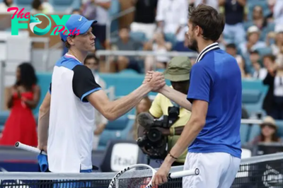 Jannik Sinner vs Daniil Medvedev Wimbledon Prediction 7-9-24 Picks