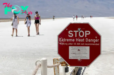 Tourists Flock to Death Valley Despite Deadly U.S. Heat Wave