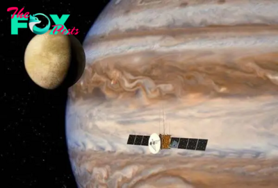 Europe's Jupiter probe to stage daring lunar-Earth fly-by