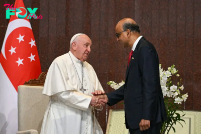 Pope Francis Praises Singapore’s Development, Urges Greater Appreciation of Migrant Workers