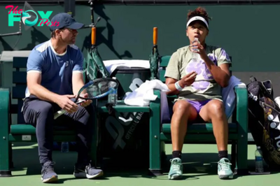 Why did Naomi Osaka choose to change coaches?