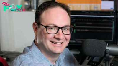 Why did Adrian Wojnarowski retire from ESPN and what will he do now?