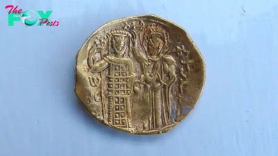 Medieval gold coin unearthed in ruined fortress in Bulgaria may depict Byzantine emperor