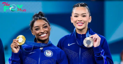 Simone Biles Helped Suni Lee Through ‘Mental Breakdown’ Before Team Olympics Final