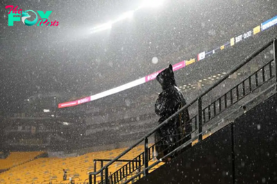 Why was the Steelers vs Cowboys game delayed?