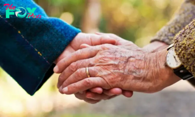 A 92-year-old man yearns for one last moment to hold his wife’s hand before he passes away, the outcome will leave you deeply moved