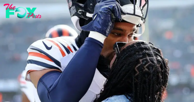 Simone Biles Kisses Husband Jonathan Owens on Sidelines Before Bears Game Against the Vikings