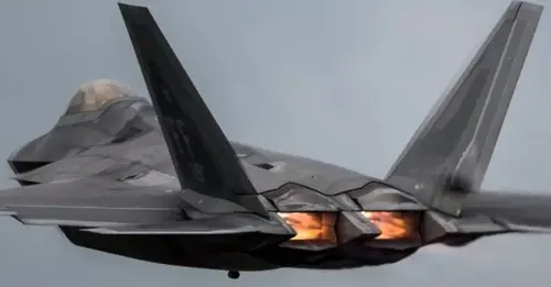 The US F-22 Raptor is the first fighter of the fifth generation to revolutionize the military
