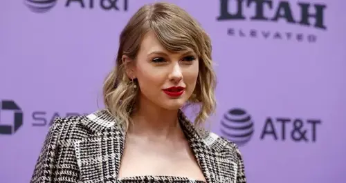 Taylor Swift Donates $50,000 To Support Family Whose Father Died Of COVID-19