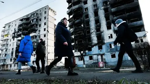 In formerly occupied Borodyanka, Ukrainians rebuild their bombed-out homes in cold and darkness