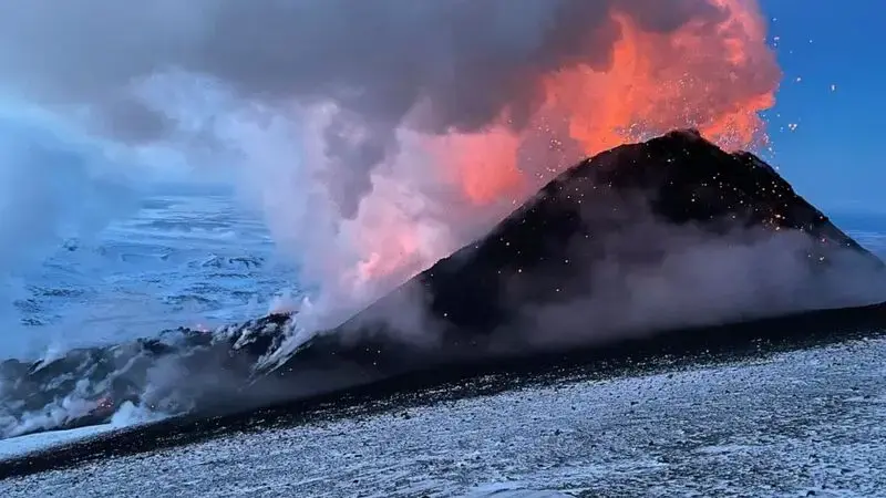 2 volcanoes rumble into action in Russia's far east