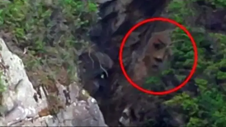 Unusual Ancient Giant Face Seen for the First Time in Canada on a Cliff
