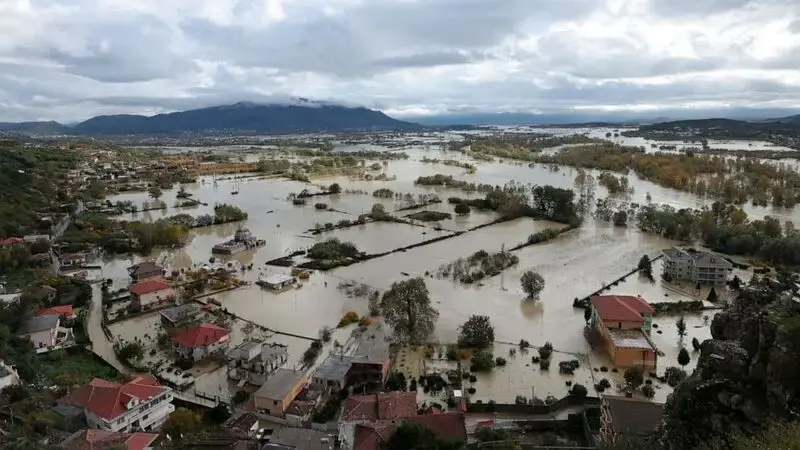 Heavy rains in the Balkans cause flooding, killing 6 people