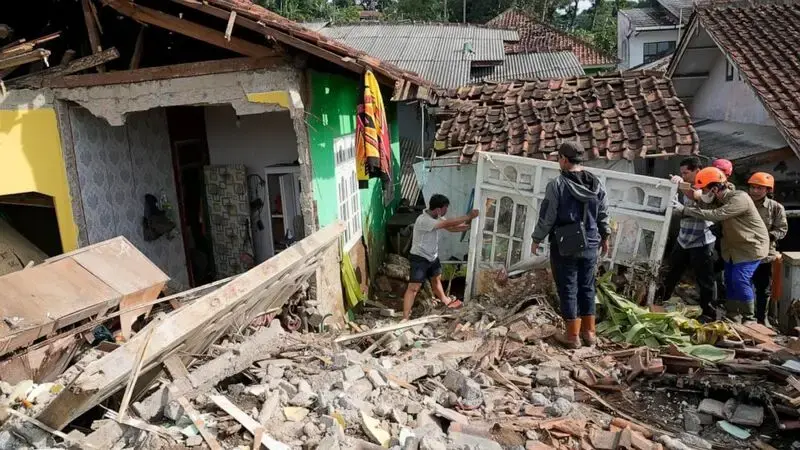 Search effort intensifies after Indonesia quake killed 268