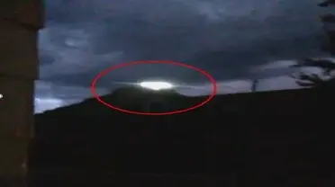 Everything that happened when a UFO landed in a neighborhood was recorded.