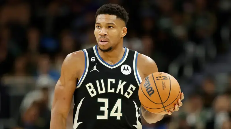 Giannis Antetokounmpo impressed by Cavaliers' Evan Mobley: 'He can be better than me'