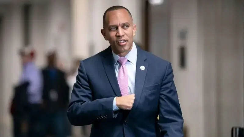 Hakeem Jeffries makes history as 1st Black leader of party in Congress