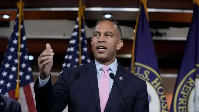 Jeffries plays down chances of Dems voting for GOP 'compromise' speaker over McCarthy