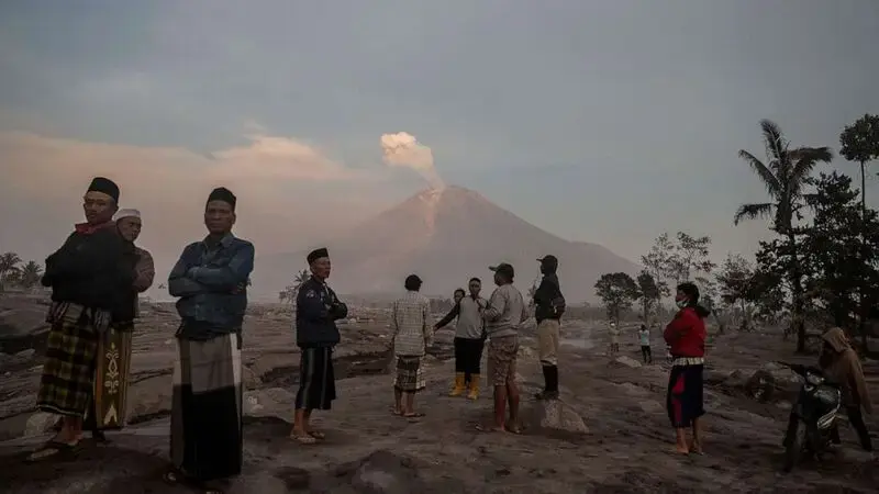 Eruption of Mount Semeru, Indonesia's tallest volcano, prompts evacuations for thousands living downslope