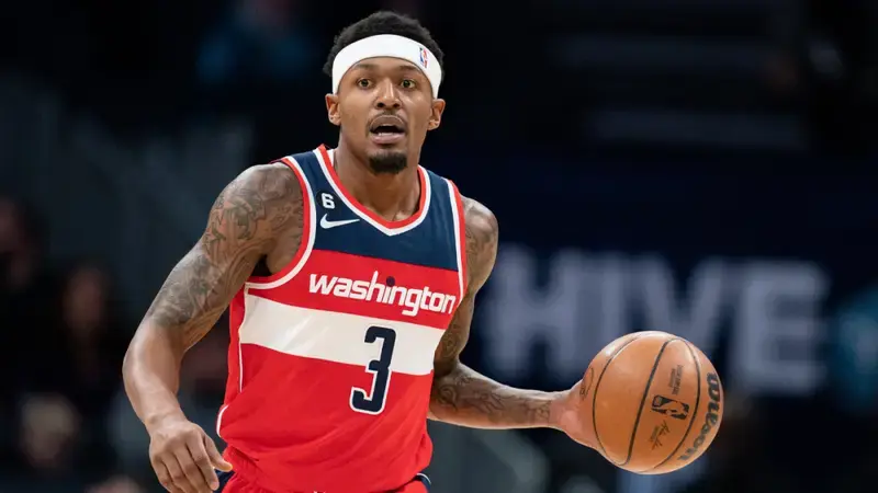 Bradley Beal injury update: Wizards star out for at least a week with right hamstring strain, per report