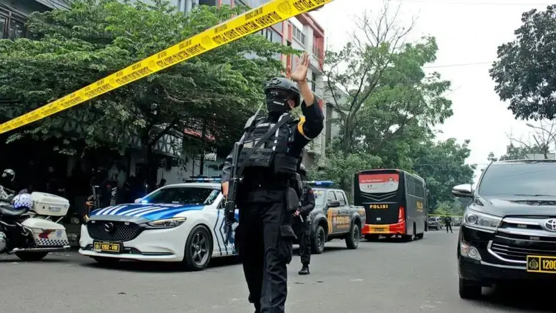 Bombing at Indonesian police station kills officer, hurts 7