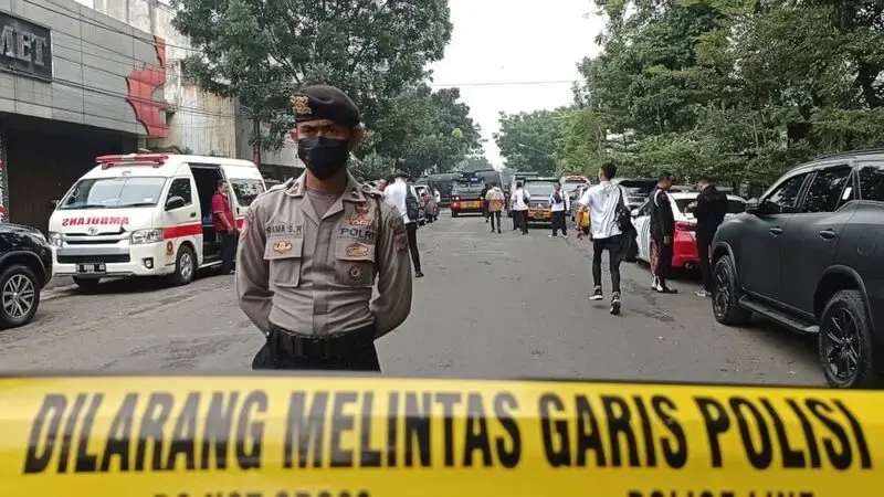 Explosion outside Indonesian police station injures several