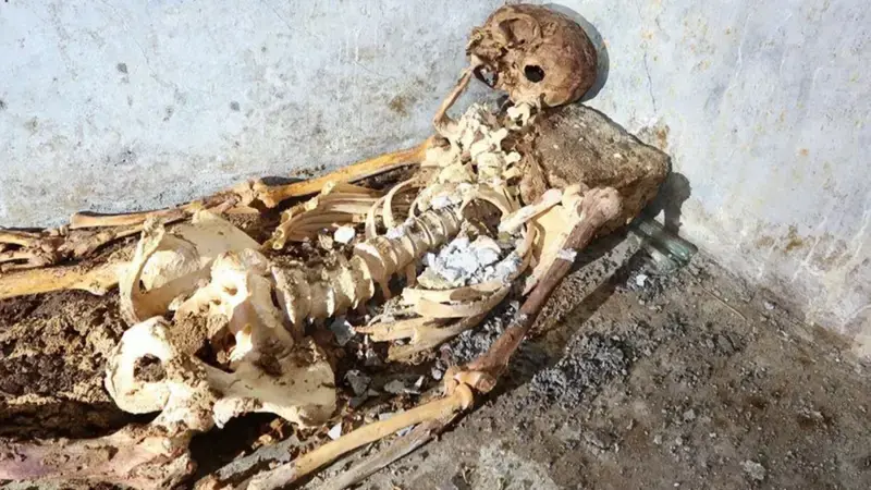 2,000-Year-Old Human Skeleton With Hair Found In Pompeii