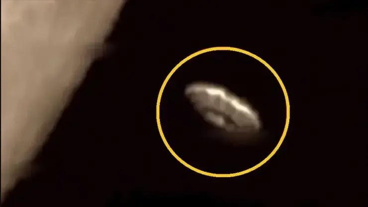 50-Kilometer Saucer-Shaped UFO Captured Near The Moon