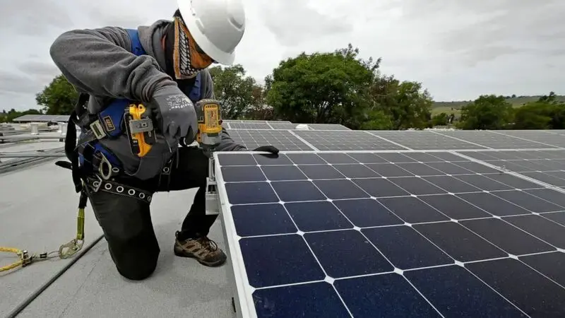 California lowers incentives for rooftop solar panels