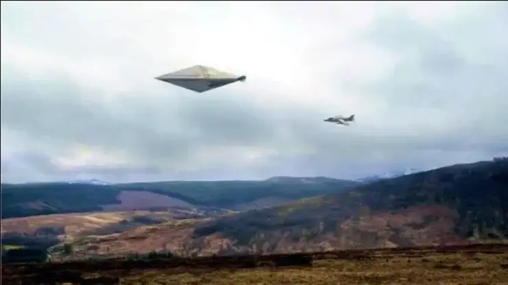 They Spread The Best Photograph Of A UFO Pursued By A Combat Plane In Scotland