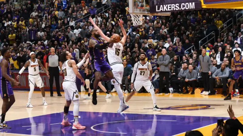 Laker role players step up with Anthony Davis sidelined to give the team its best all-around win of the season