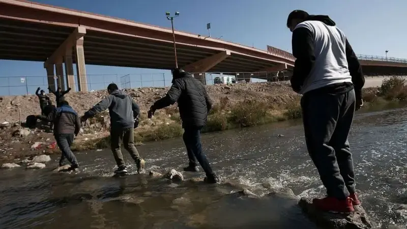 Texas National Guard deploys 'contingency border force' of hundreds to El Paso