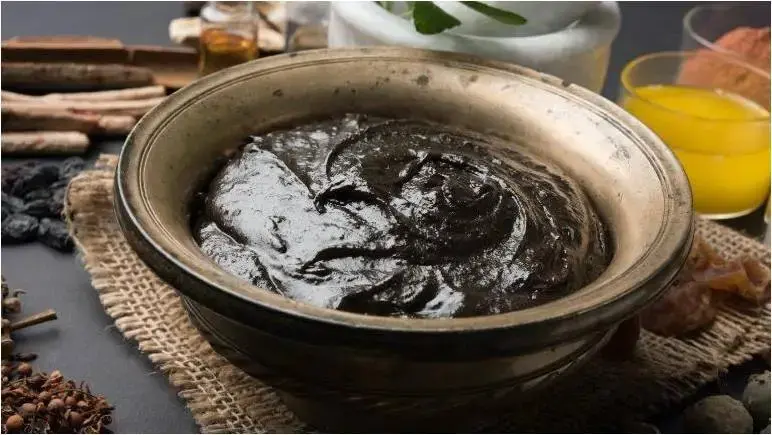 My mom makes me eat chyawanprash every winter. Here are 4 reasons why you should eat it too