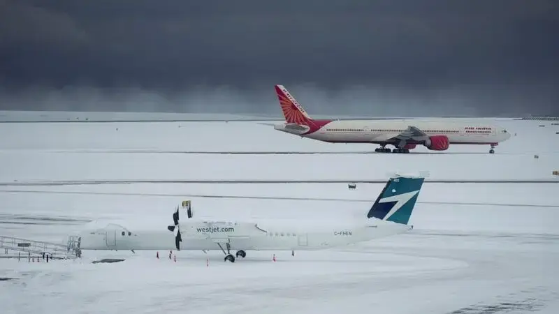 Snowstorm halts flights at Vancouver airport