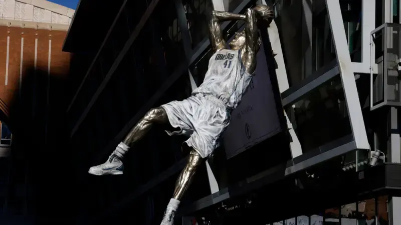 LOOK: Mavericks unveil Dirk Nowitzki's statue outside American Airlines Center