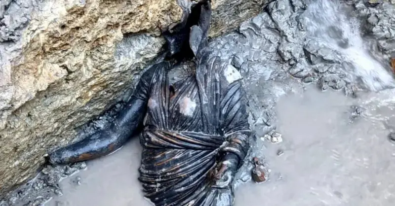 After 2,000 years of soaking in hot water, 24 perfectly preserved bronze statues were discovered