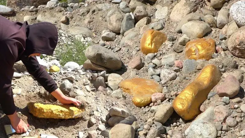 A Huge 156-Ounce Gold Nugget Found in Colorado